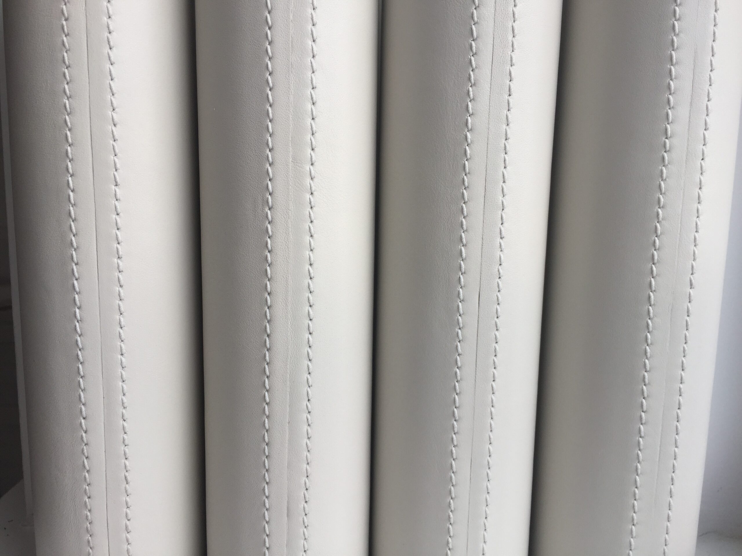Pull out table leg leather